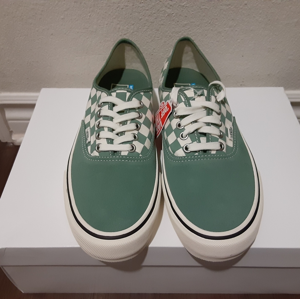 Vans - Picture 3 of 4